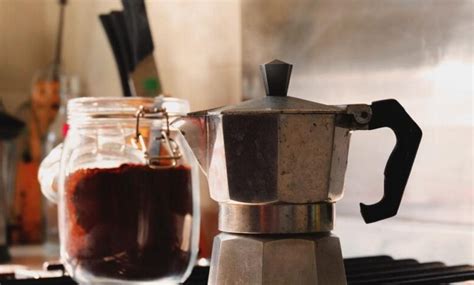 Peralatan yang berfungsi sebagai wadah espresso dari mesin kopi adalah